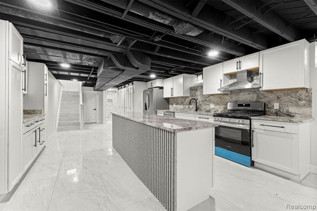 5635 Belmont Avenue, Dearborn Heights, MI 48127