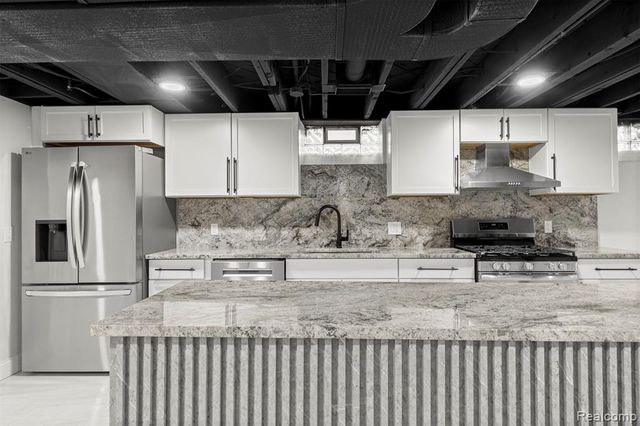 5635 Belmont Avenue, Dearborn Heights, MI 48127