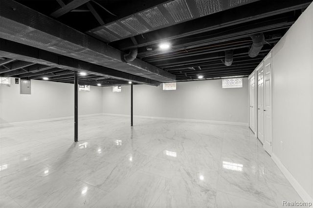 5635 Belmont Avenue, Dearborn Heights, MI 48127