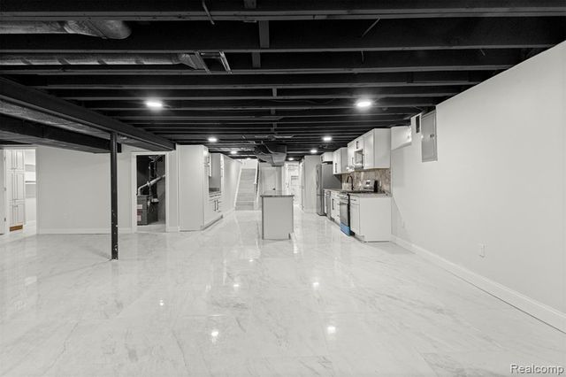 5635 Belmont Avenue, Dearborn Heights, MI 48127