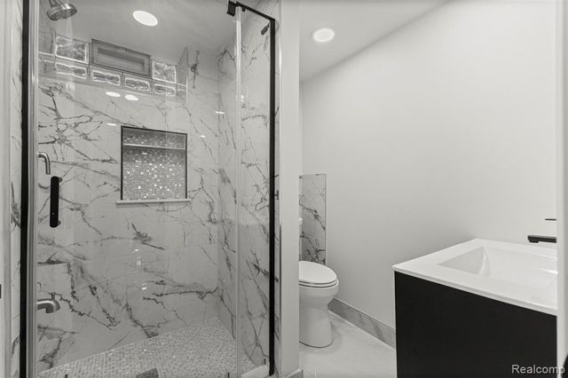 5635 Belmont Avenue, Dearborn Heights, MI 48127