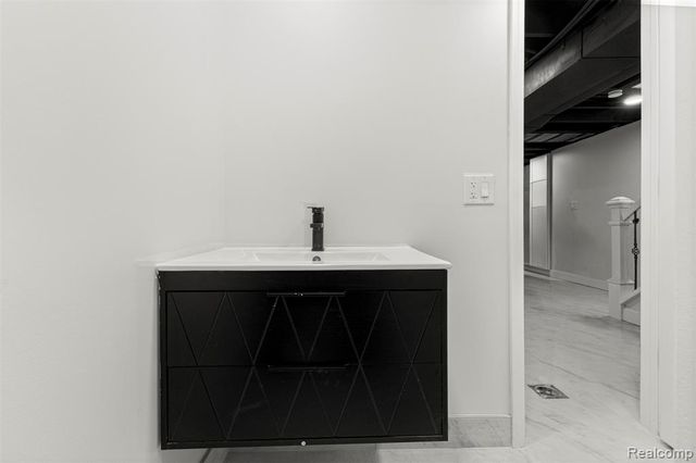 5635 Belmont Avenue, Dearborn Heights, MI 48127