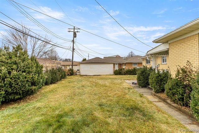 5635 Belmont Avenue, Dearborn Heights, MI 48127