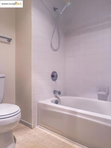 1300 Quarry Ct 303, Richmond, CA 94801