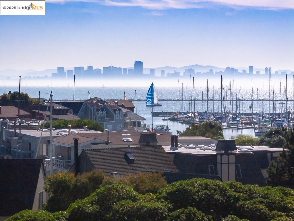 1300 Quarry Ct 303, Richmond, CA 94801