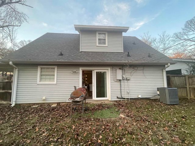 18 Woodbriar Dr, Jacksonville, AR 72076