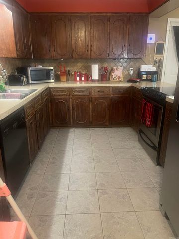 18 Woodbriar Dr, Jacksonville, AR 72076