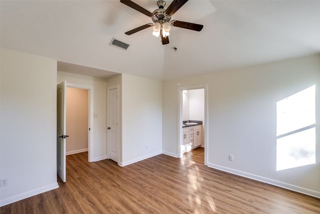 2836 Burchill Road S, Fort Worth, TX 76105