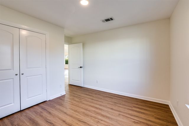 2836 Burchill Road S, Fort Worth, TX 76105