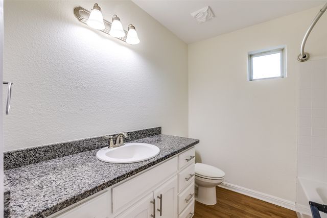 2836 Burchill Road S, Fort Worth, TX 76105