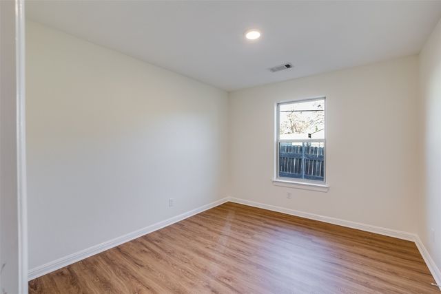 2836 Burchill Road S, Fort Worth, TX 76105