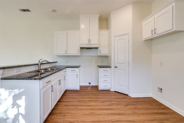 2836 Burchill Road S, Fort Worth, TX 76105