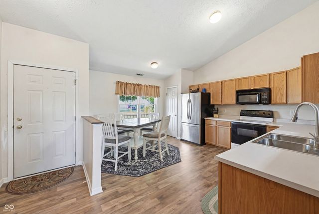 986 Youngs Creek Drive, Franklin, IN 46131