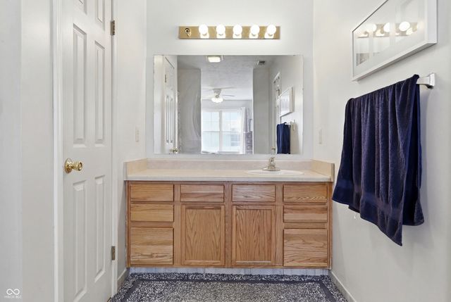 986 Youngs Creek Drive, Franklin, IN 46131