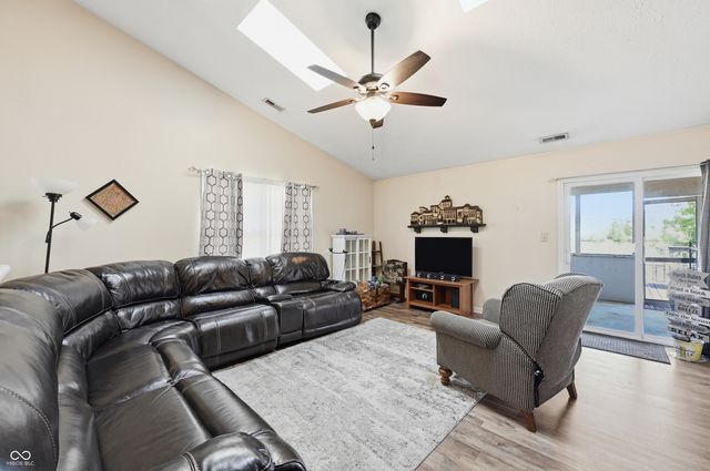 986 Youngs Creek Drive, Franklin, IN 46131