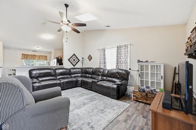 986 Youngs Creek Drive, Franklin, IN 46131