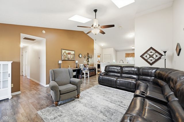 986 Youngs Creek Drive, Franklin, IN 46131