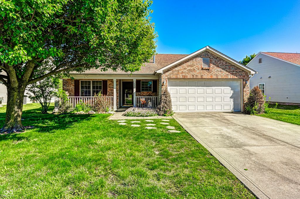 986 Youngs Creek Drive, Franklin, IN 46131