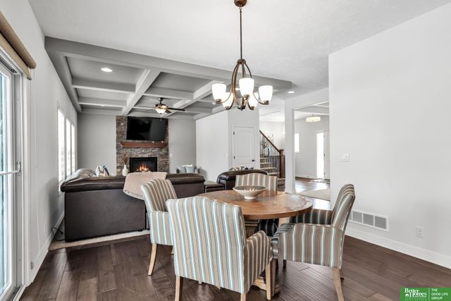 19758 Weir Street, Omaha, NE 68135