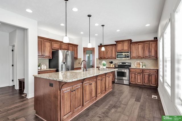 19758 Weir Street, Omaha, NE 68135