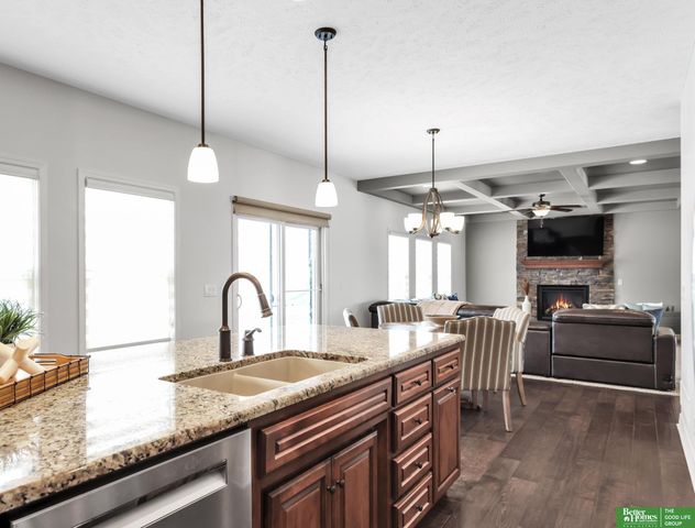 19758 Weir Street, Omaha, NE 68135