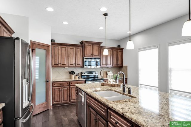 19758 Weir Street, Omaha, NE 68135