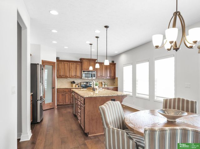 19758 Weir Street, Omaha, NE 68135