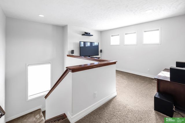 19758 Weir Street, Omaha, NE 68135