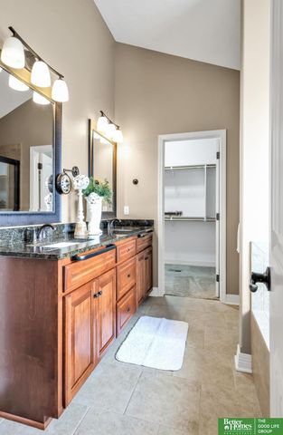 19758 Weir Street, Omaha, NE 68135