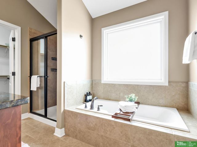 19758 Weir Street, Omaha, NE 68135