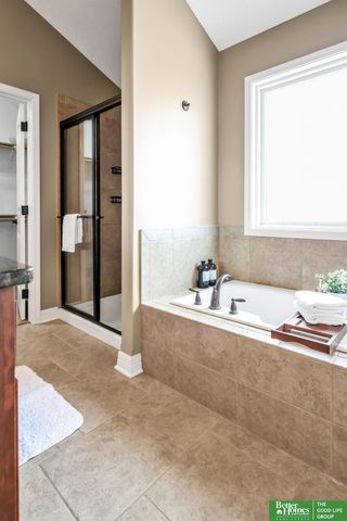 19758 Weir Street, Omaha, NE 68135