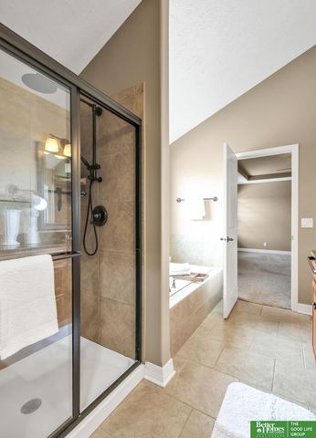 19758 Weir Street, Omaha, NE 68135