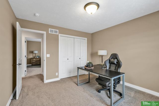 19758 Weir Street, Omaha, NE 68135