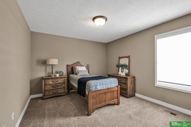 19758 Weir Street, Omaha, NE 68135