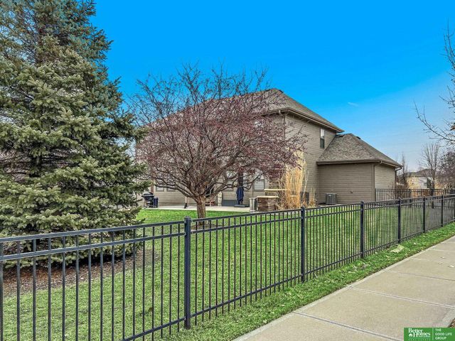 19758 Weir Street, Omaha, NE 68135