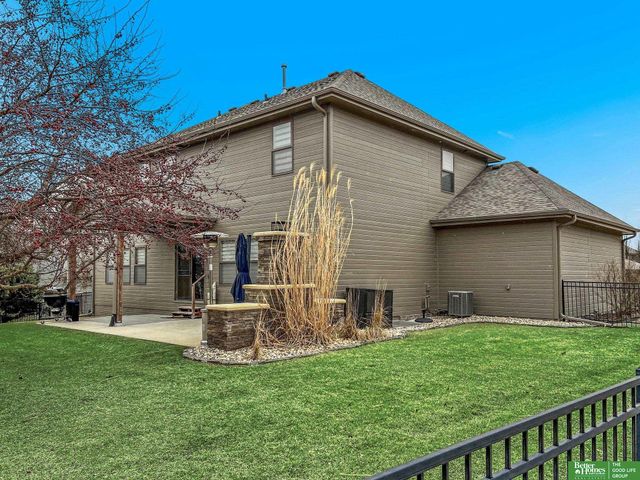 19758 Weir Street, Omaha, NE 68135
