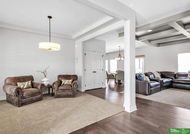 19758 Weir Street, Omaha, NE 68135