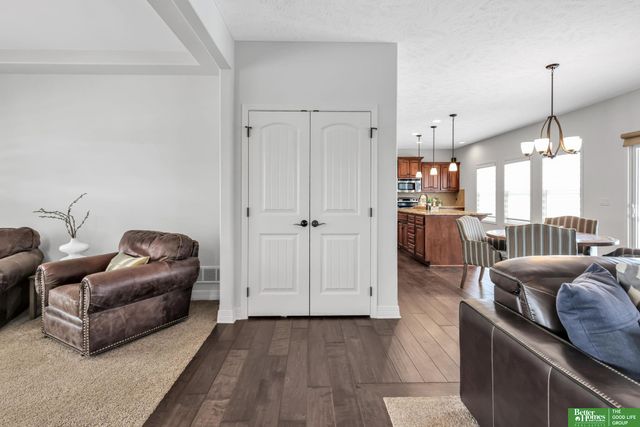 19758 Weir Street, Omaha, NE 68135