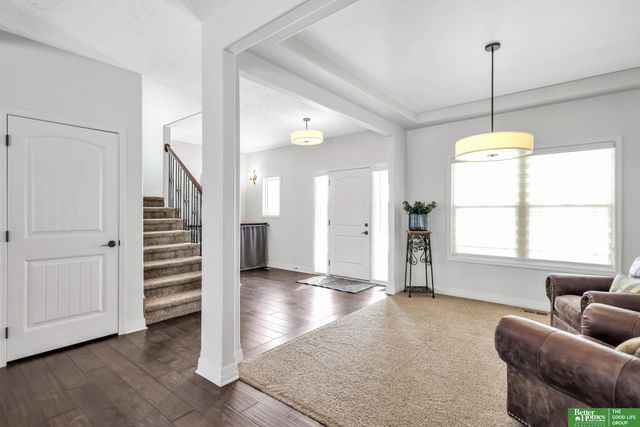 19758 Weir Street, Omaha, NE 68135