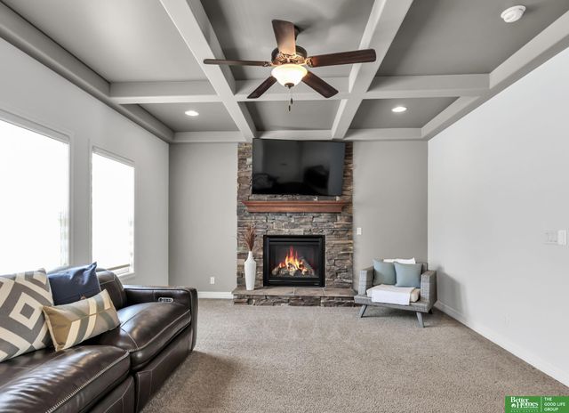 19758 Weir Street, Omaha, NE 68135