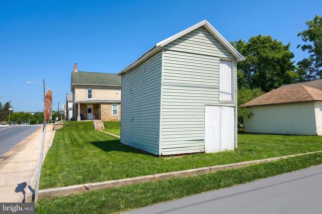 5 N 2ND ST, Mount Wolf, PA 17347