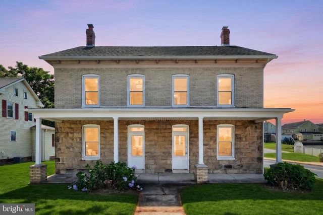 5 N 2ND ST, Mount Wolf, PA 17347