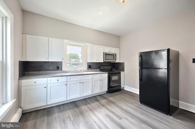 5 N 2ND ST, Mount Wolf, PA 17347