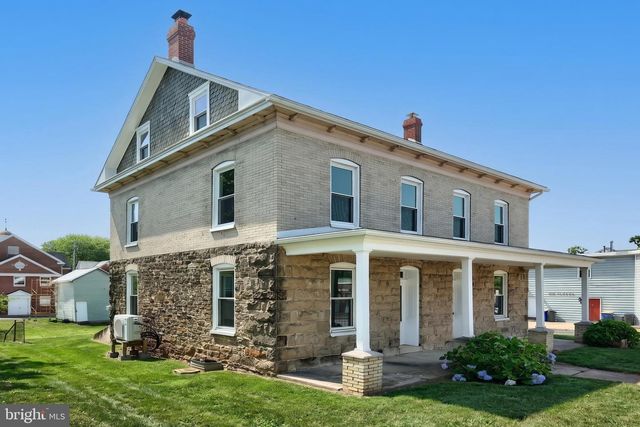 5 N 2ND ST, Mount Wolf, PA 17347