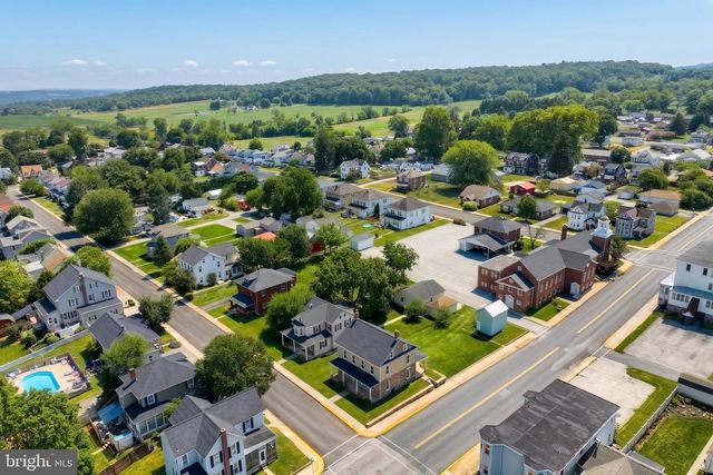 5 N 2ND ST, Mount Wolf, PA 17347