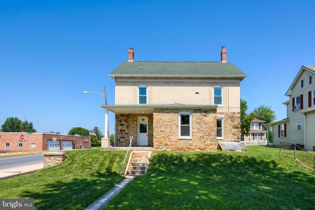 5 N 2ND ST, Mount Wolf, PA 17347