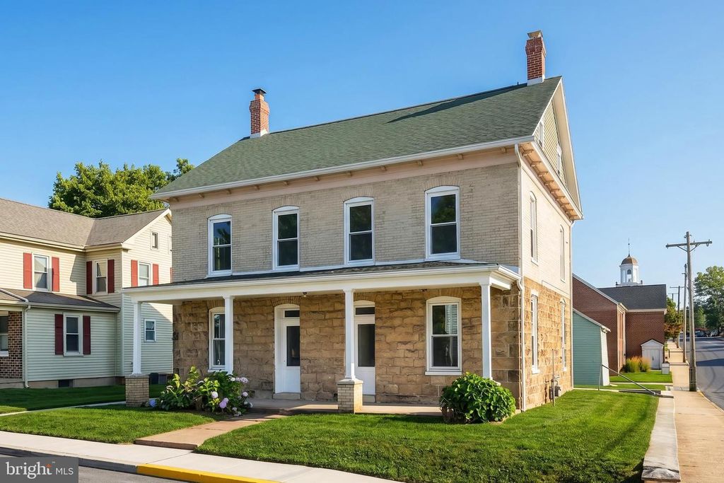 5 N 2ND ST, Mount Wolf, PA 17347