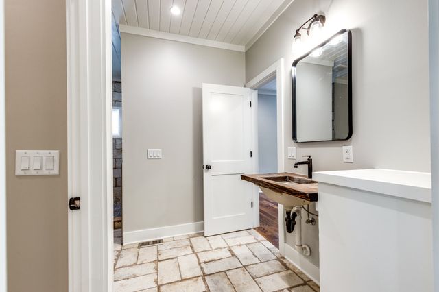 1095 Overlook Trl, Kingston Springs, TN 37082