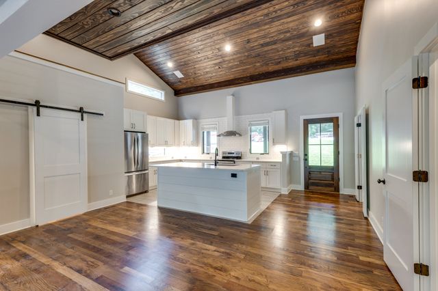 1095 Overlook Trl, Kingston Springs, TN 37082