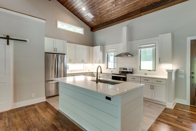 1095 Overlook Trl, Kingston Springs, TN 37082